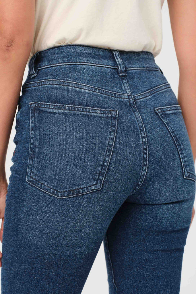 Nao - high rise bootcut jeans 30"