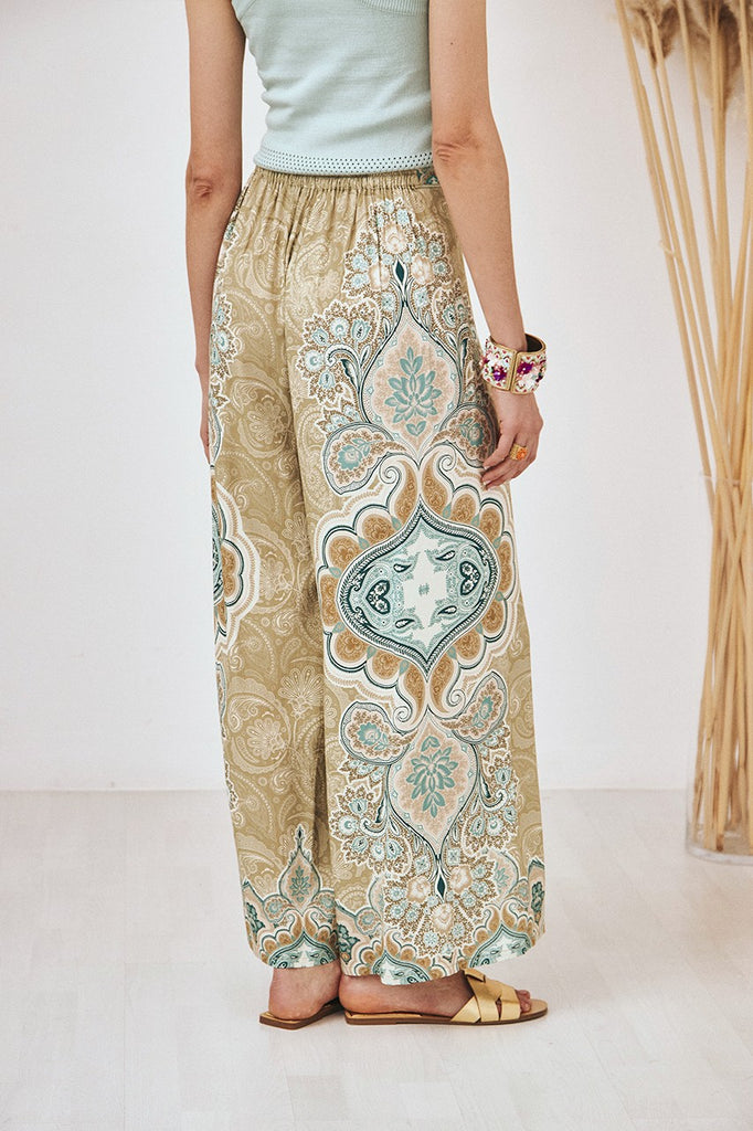 TROUSERS WITH POSITIONAL PRINT