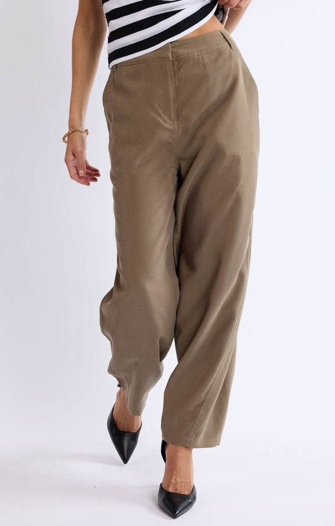 She's Poetry Olive Barel Leg Pant