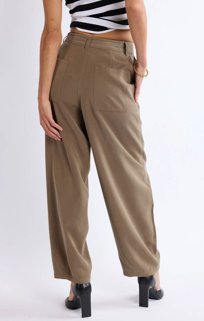 She's Poetry Olive Barel Leg Pant